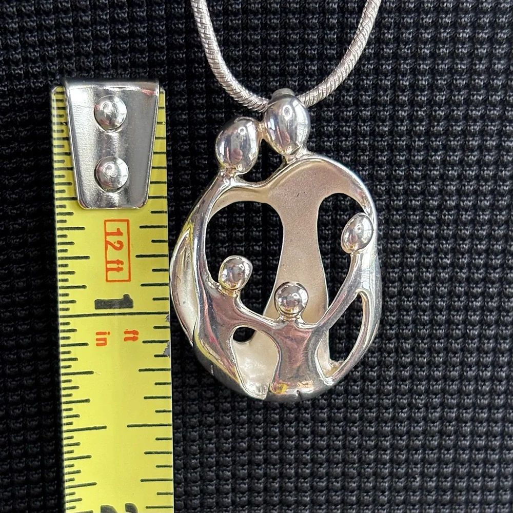 Family of Five Pendant Necklace .925 Sterling Silver Parents & Three Children‎